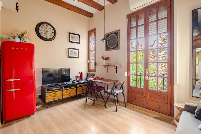 Maison en Bois, une autre façon de voir la ville. Central et confortable. - Image 1