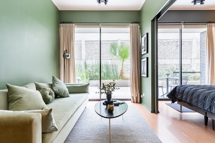 Newly renovated apartment with patio - Image 1