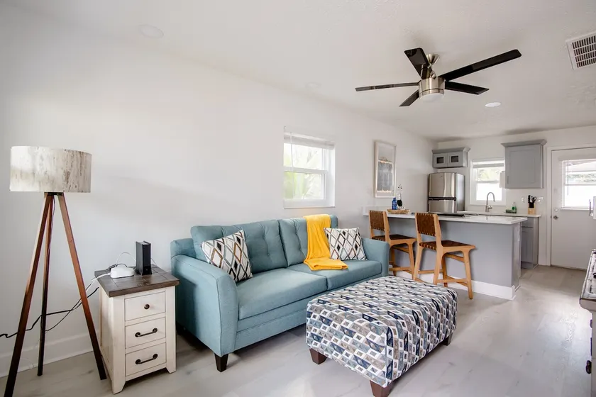 Walk Everywhere! 1-Bedroom Gem in Downtown Hub - Image 1