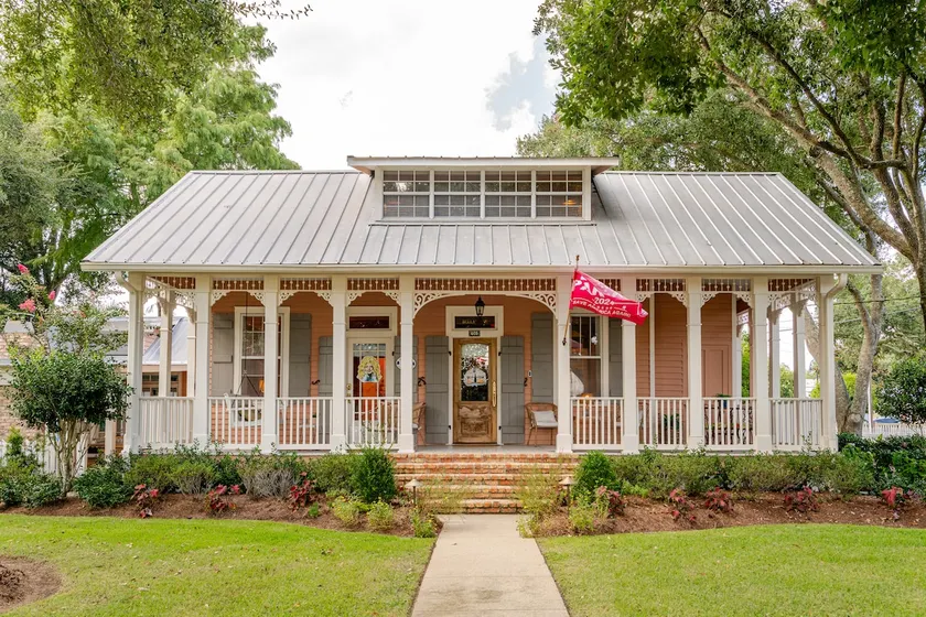 Historic Bell House Luxury - Image 1