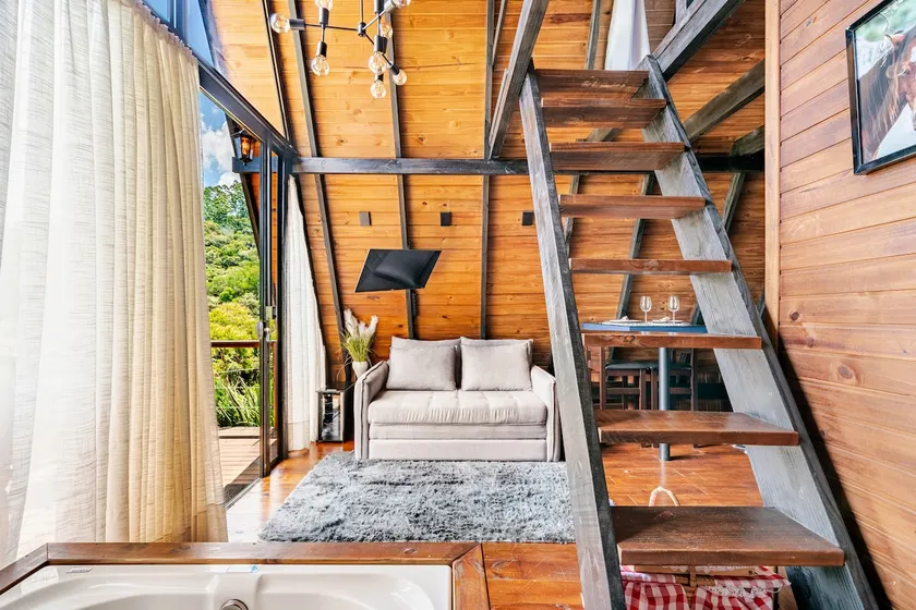 Chalet with bathtub and pool - Image 1