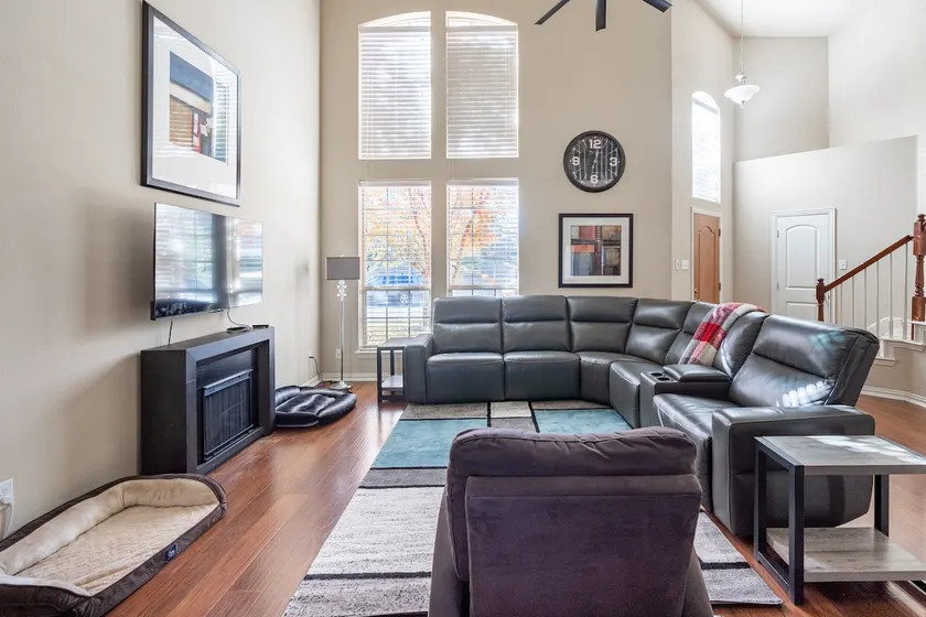 DFW Central: Serene & Spacious, Easy Hwy Access - Image 1