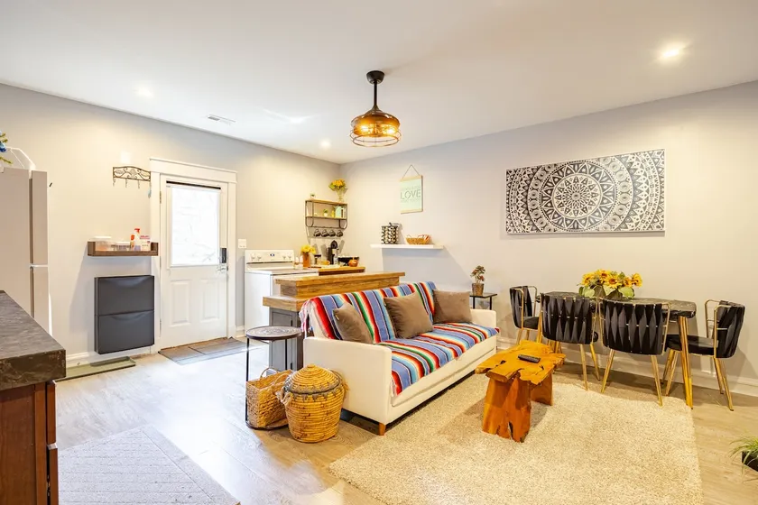 Modern Sugarland Apt-Metro/IAD - Image 1