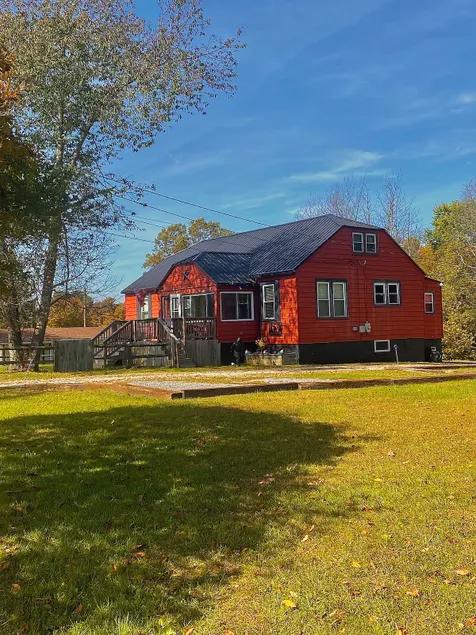The Sasquatch Retreat: Cozy 4BR Near Adventures! - Image 1