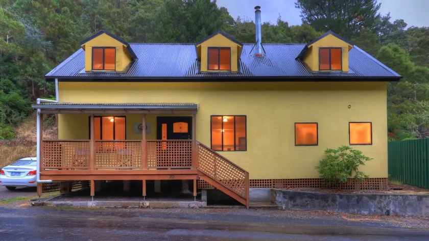 West Coast Holiday Home - Image 1
