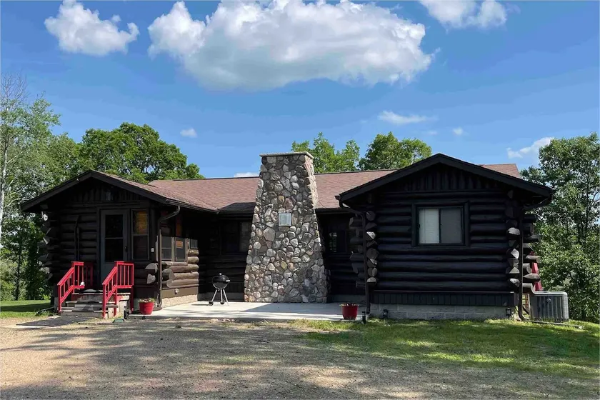 Charming Cabin Nestled along the Stony Brook Creek - Image 1