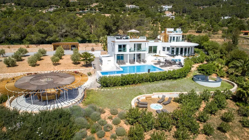 Exclusive Luxury Villa Retreat in Es Cubells - Image 1