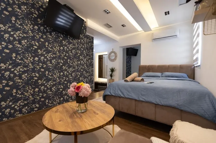 Bonsai Apartment - Image 1