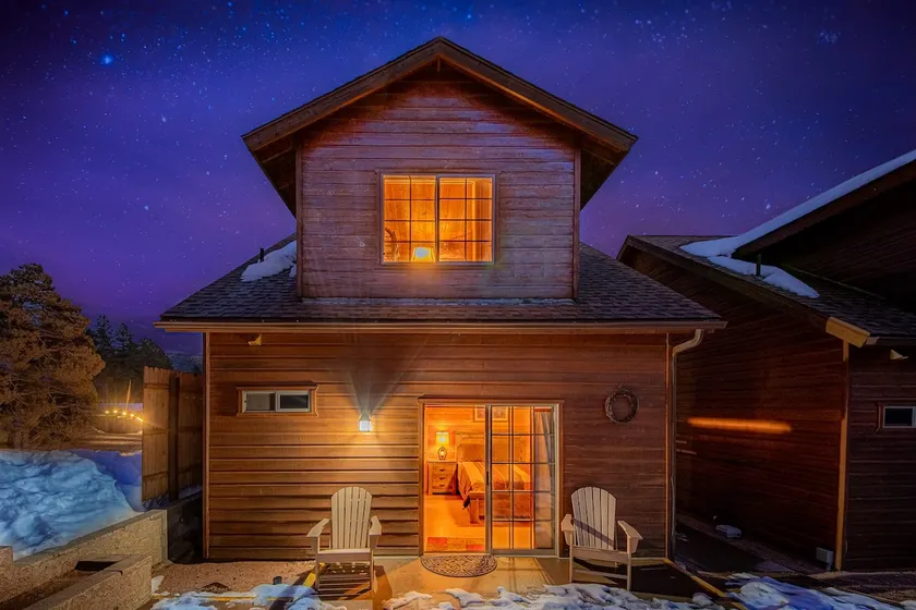 Elk Hollow Cabin with CHARM Backs National Forest, WIFI, stocked kitchen, BBQ - Image 1