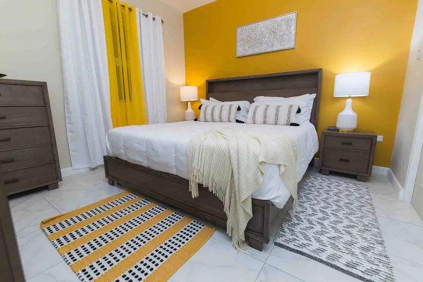 Luxurious 2 bed 2 bath apt in Kingston city center - Image 1