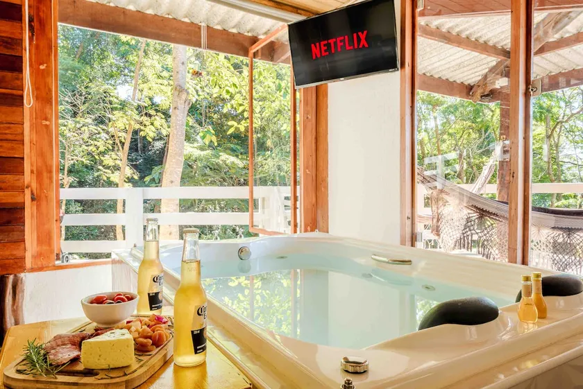 Relaxing cottage with a Jacuzzi, perfect for couples and pets - Image 1