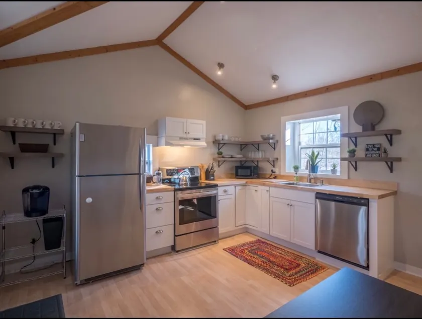 W. Ashe Cottage Near Downtown-Full Kitchen - Image 1