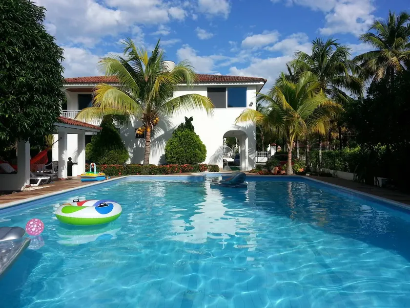House with a large private pool in a condominium - Image 1