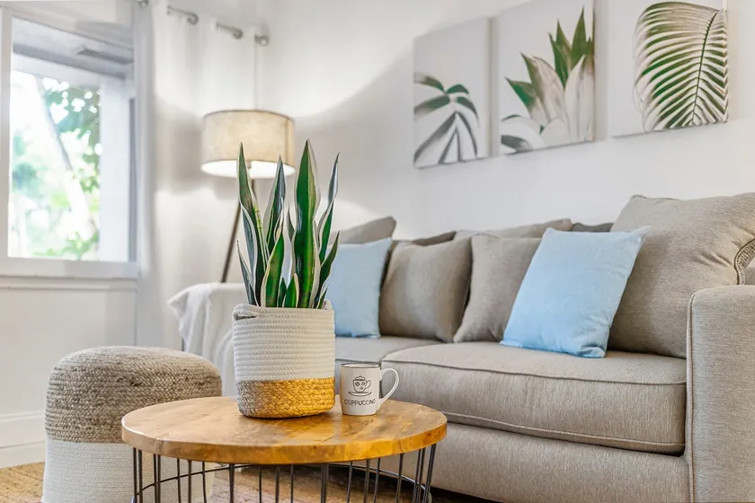 1718 Premium condo near beach, downtown,airport - Image 1