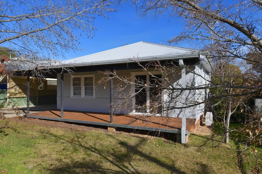 Newly Renovated Turvey Park House - Image 1