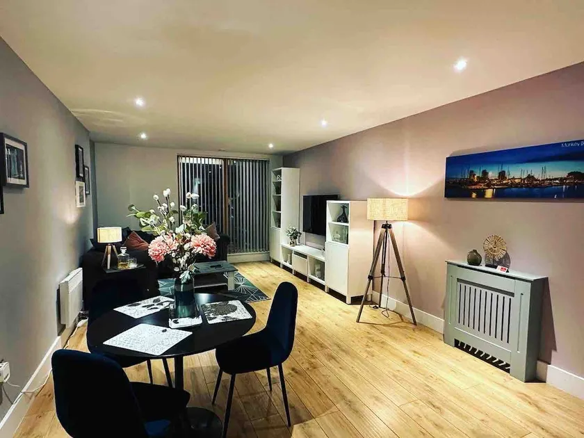 Spacious, Luxury Apartment with Roof Terrace Near The Waterfront, Ipswich - Image 1