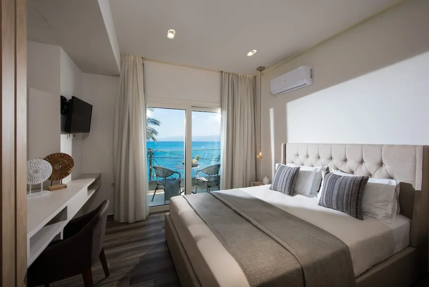 Luxury Central Sea View Apaprtment - Image 1