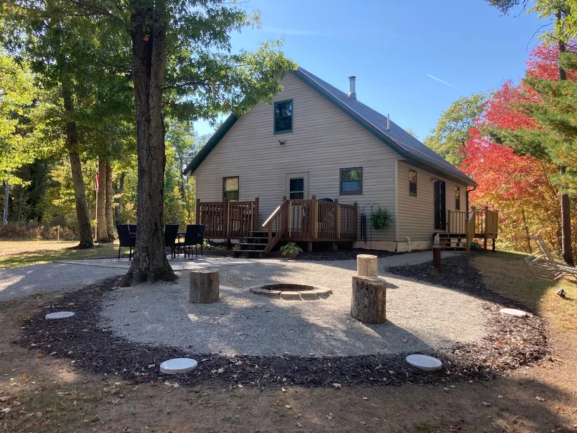 Secluded Cottage Where Nature and Fun Await - Image 1