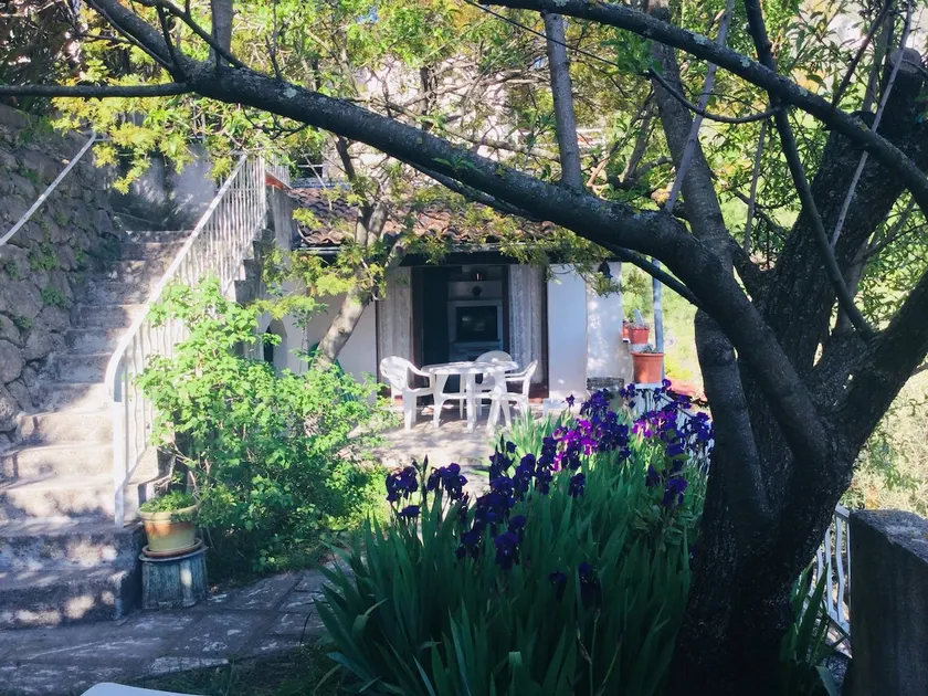 independent villa with garden, view/hills - Image 1