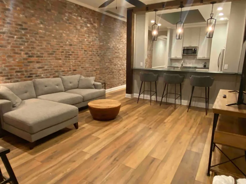 Natchez Getaway - a fully renovated downtown condo - Image 1