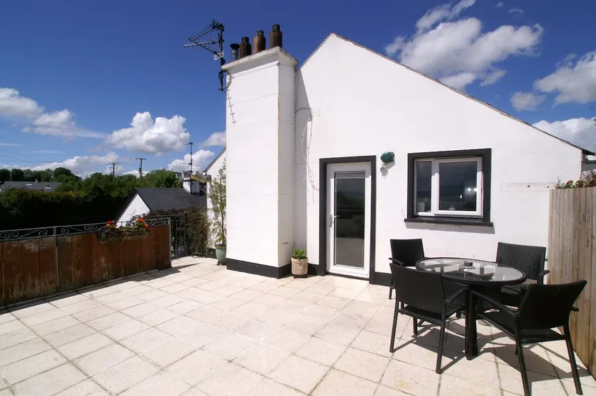 Cavanagh's Self Catering No. 4 - Image 1