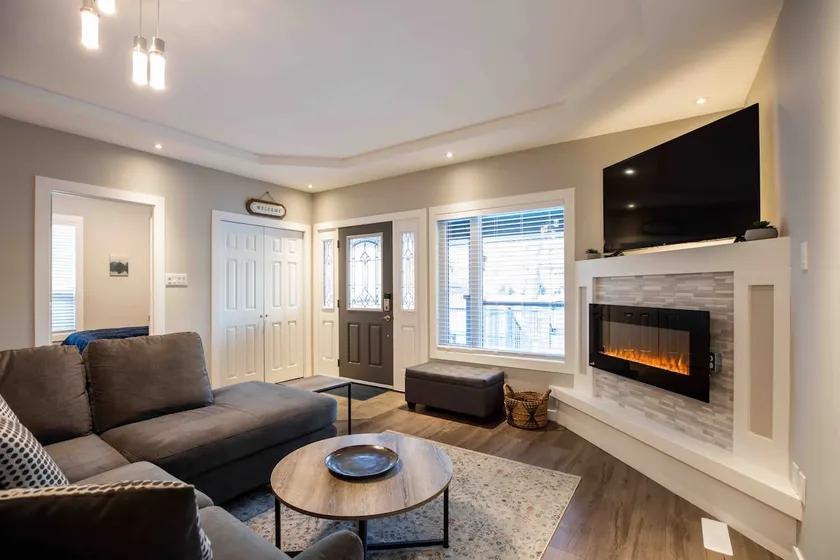 Large, bright, pet friendly 4 bedroom, 2 bath home - Image 1