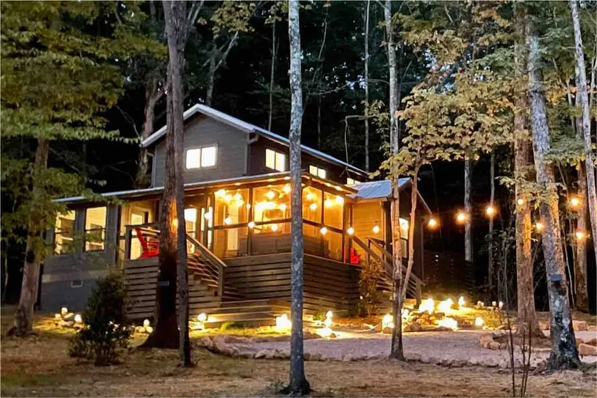 Spacious Home in “Tiny Home” Lake Community - Image 1