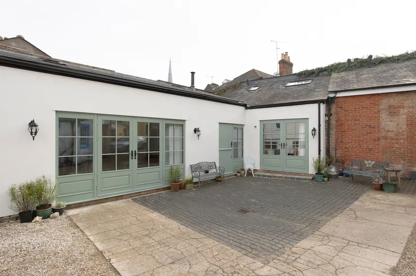 Historic Old Stables in central Bishops Stortford - Image 1