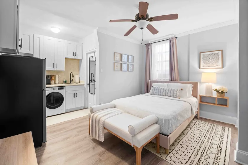 Prime Lincoln Park Studio Apt with Free Parking - Image 1