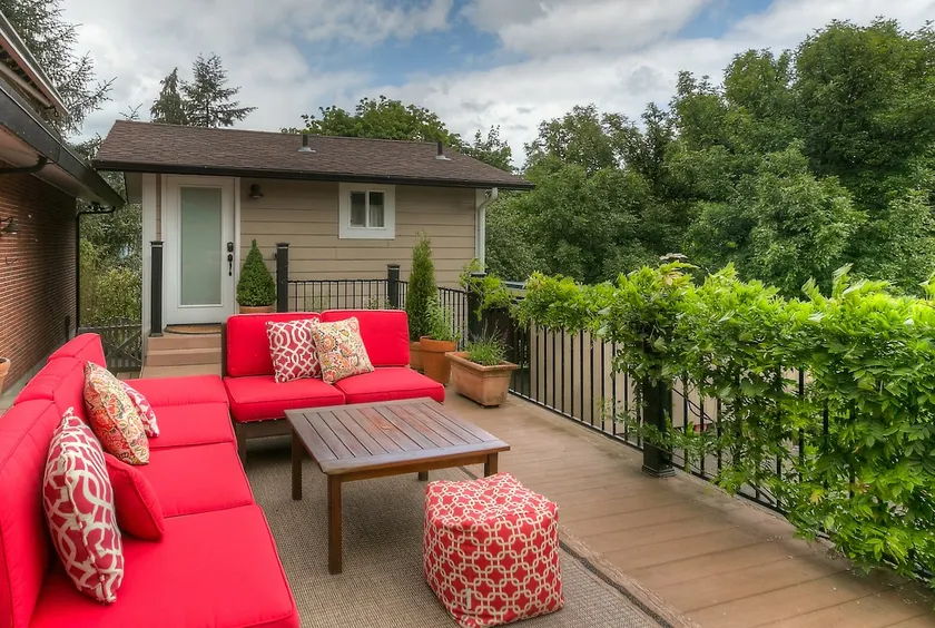 Willamette Valley Riverside Retreat - Image 1
