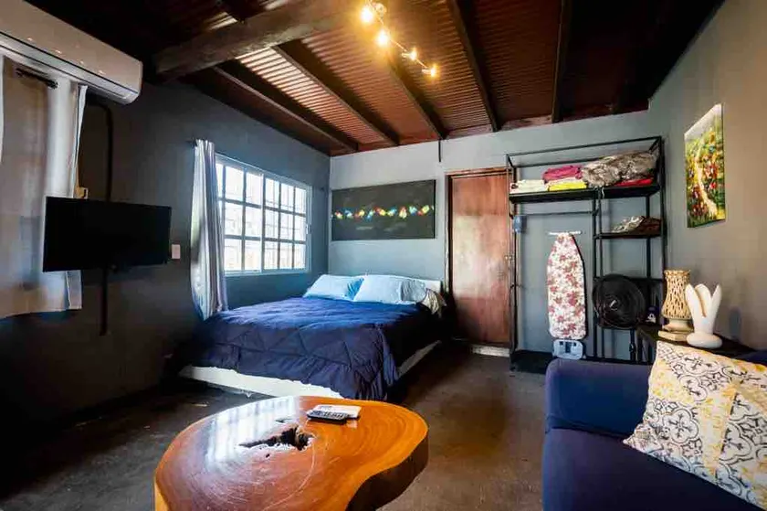 Modern Colonial Studio Apartment - Image 1