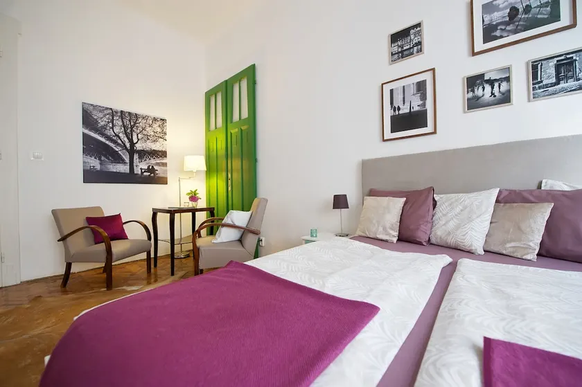 Green Door Family Apartment - Image 1