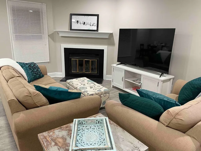 Lovely condo on the Greenway—near Raleigh - Image 1