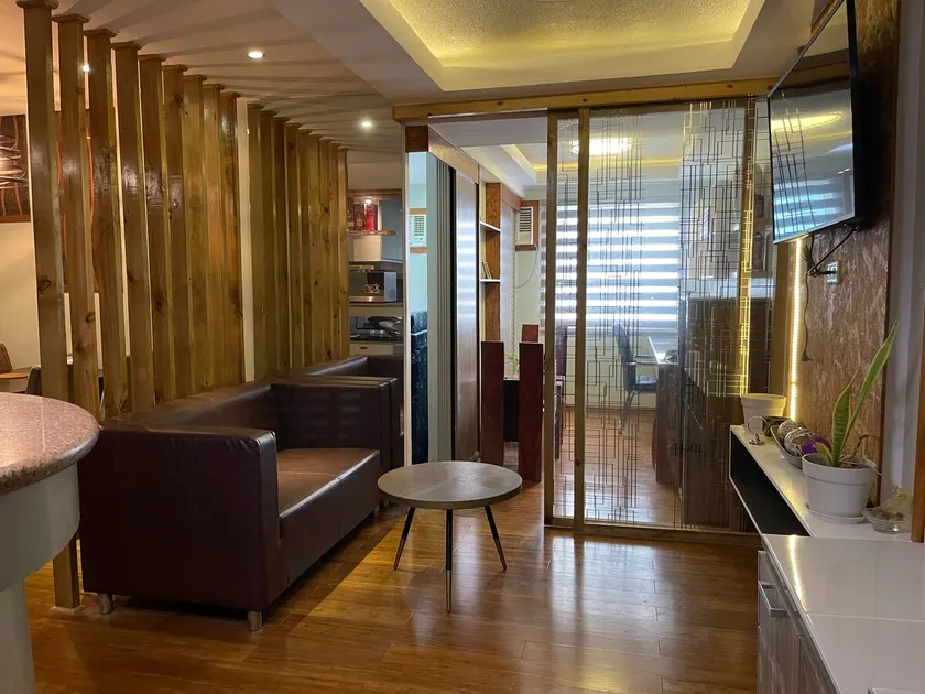 Fully-furnished 1 Bedroom condo with parking space - Image 1