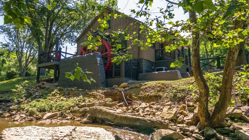 The Mill House at Four Fillies Lodge w/ Hot Tub - Image 1