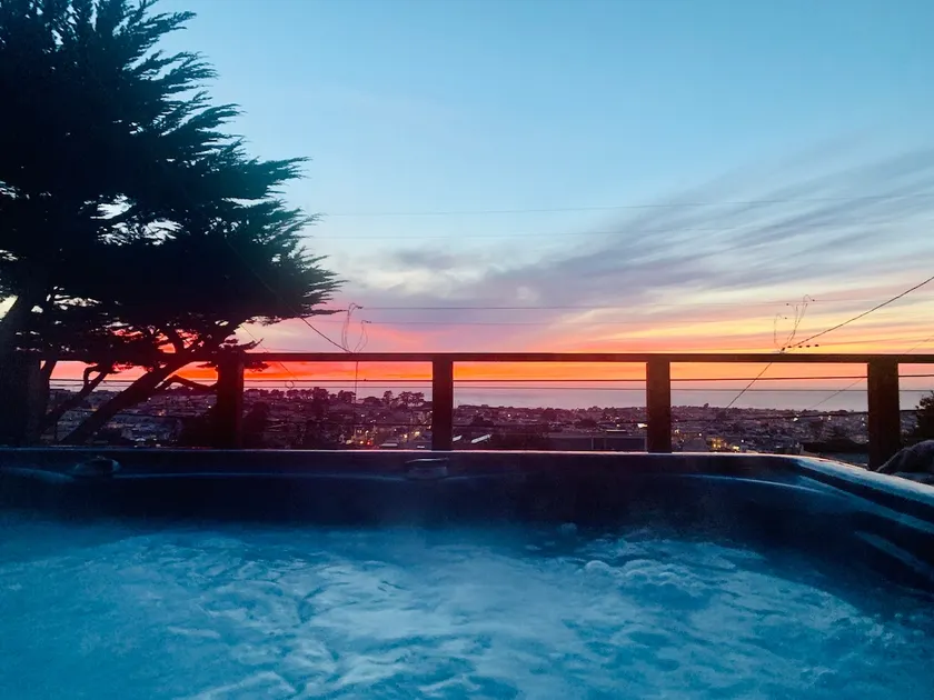 Lux 1 bd Retreat w Ocean View, Sauna & Hot Tub - Image 1