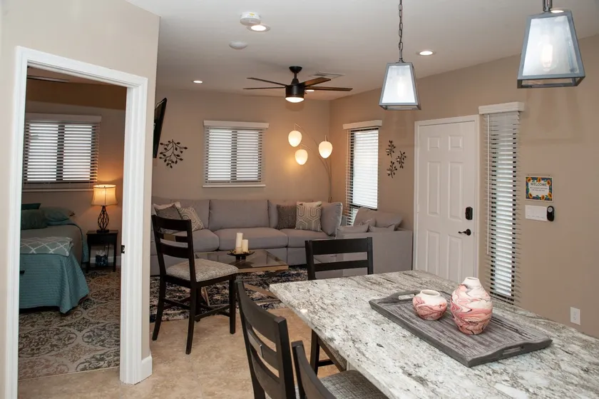 Gorgeous 1 Bedroom Guest House - All Amenities!!! - Image 1