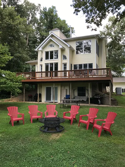 Ozark Mountain White River Getaway - Image 1