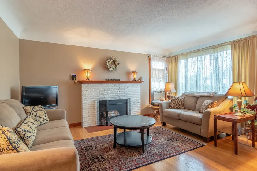 Sara's Guest House in West Vancouver - Image 1