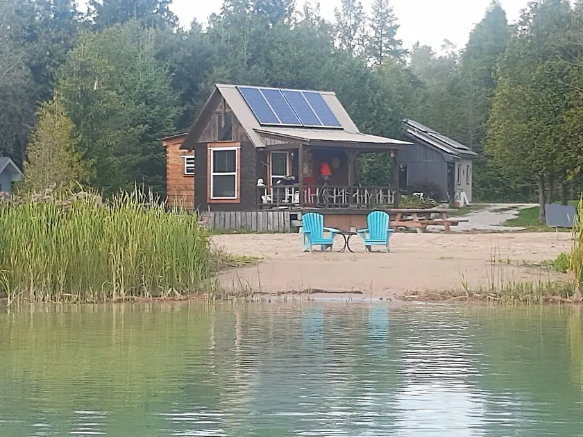 Cabin on the lake - Image 1