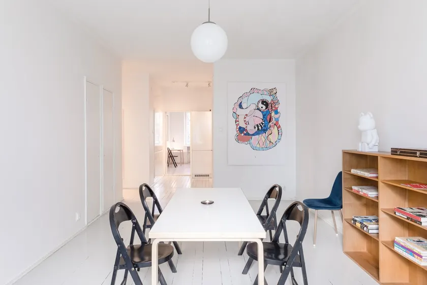 Spacious & minimalistic apartment near centre - Image 1