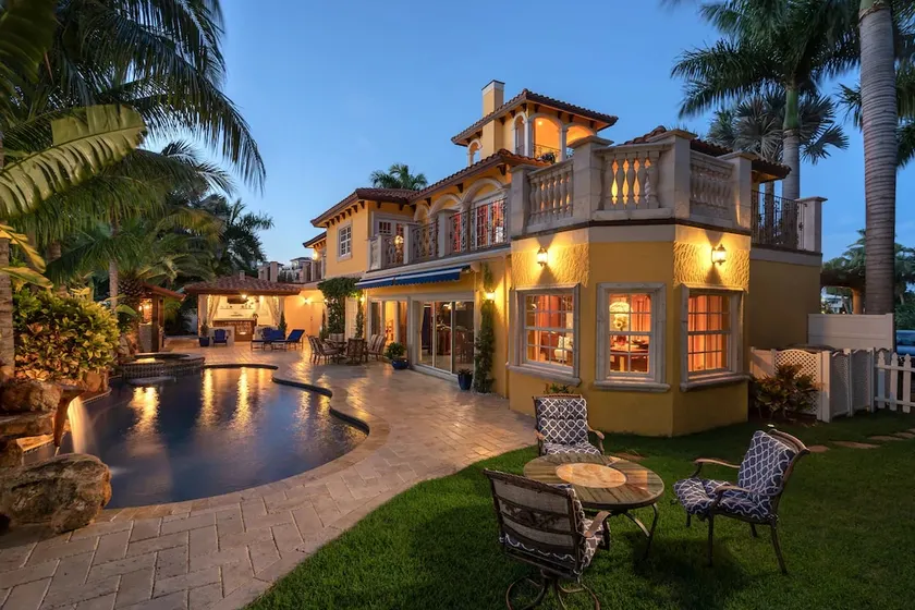 Mediterranean Villa on Unique Island - Image 1