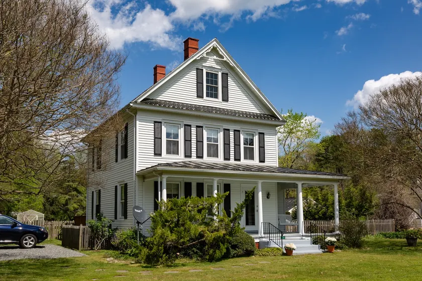 Irvington Country Getaway House - Image 1