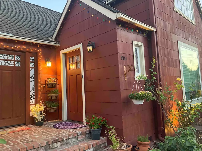 Brown Street Bungalow - Image 1
