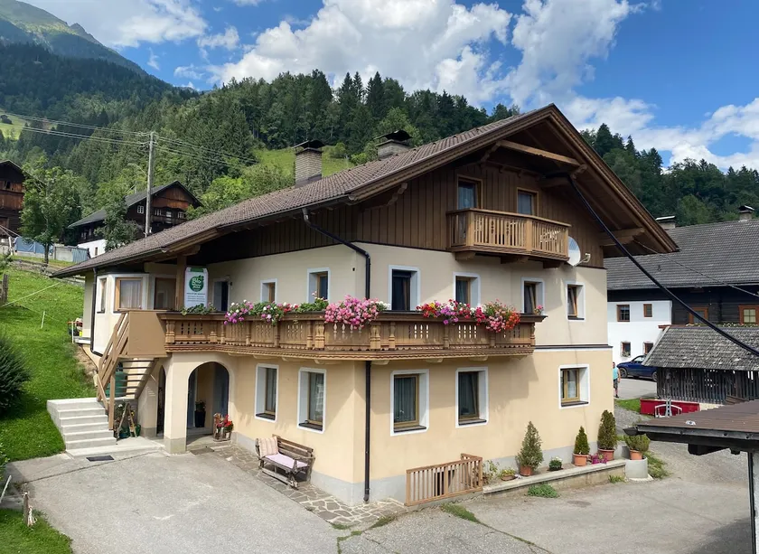 Cozy apartment with mountain views in a quiet location, suitable for families - Image 1