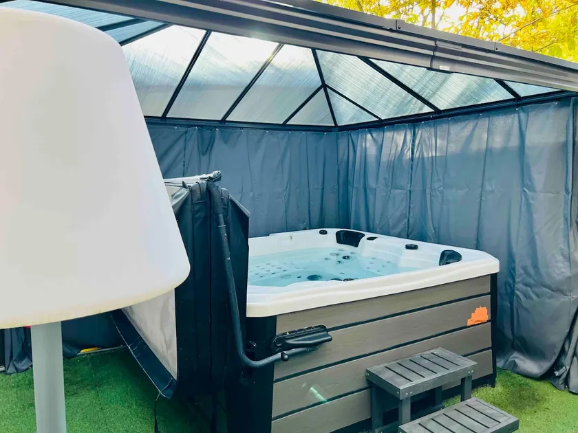 Winter cocoon: private seaside spa and sauna - Image 1
