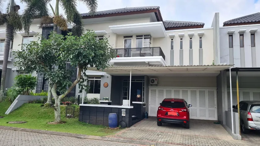 4BR Rumah Ka V 17 with Private Pool Kota Baru Parahyangan near IKEA - Image 1