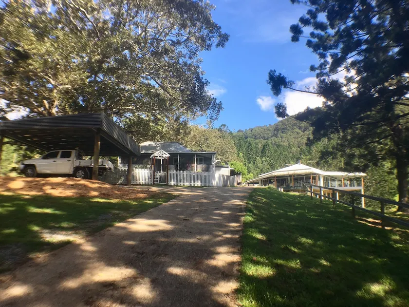 Historical Settlers Cottage - 4 Bdrms, 2 Bathrooms - Image 1