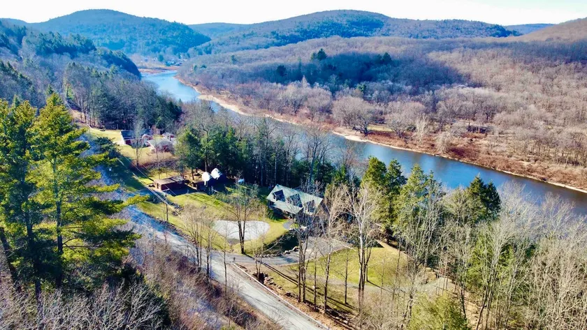 The River House with Hot Tub - Image 1