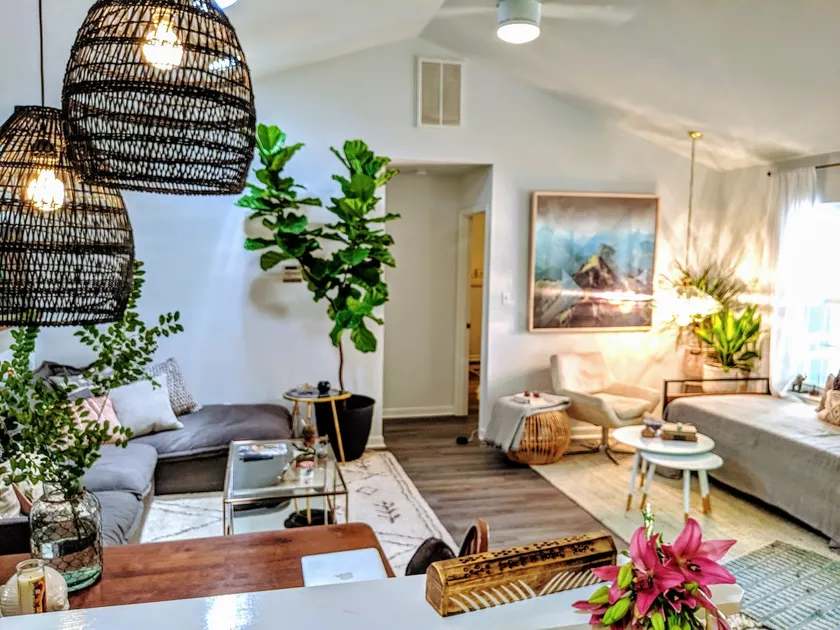 Peaceful Home, Steps to Downtown - Image 1